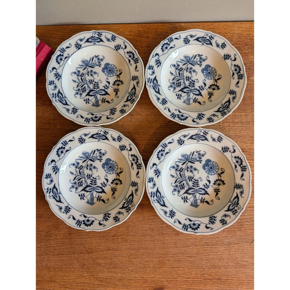 Blue Danube Rim Soup Bowls Set of 4 Blue Onion Pattern Scalloped Japan 8.5